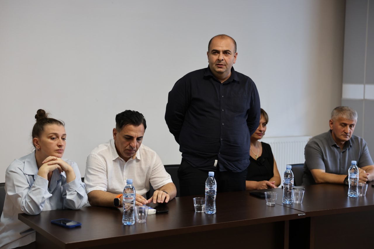 დმანისის მუნიციპალიტეტის მერი, კობა მურადაშვილი სკოლამდელი აღზრდის დაწესებულებების თანამშრომლებს ახალი სასწავლო წლის დაწყებასთან დაკავშირებით შეხვდა.