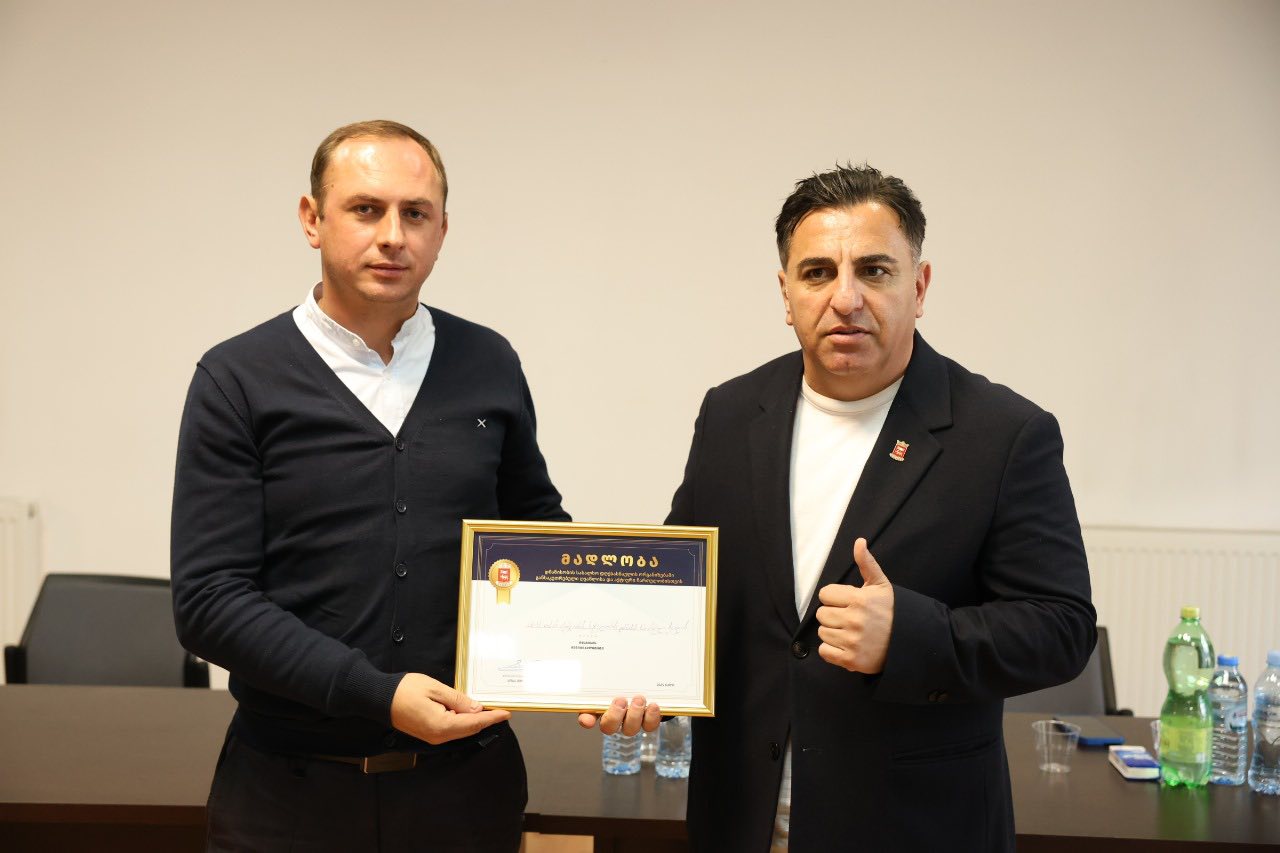 დმანისის მუნიციპალიტეტის მერი, კობა მურადაშვილი, ბიბლიოთეკის, სპორტსკოლის და საგანმანათლებლო ცენტრის თანამშრომლებს შეხვდა.