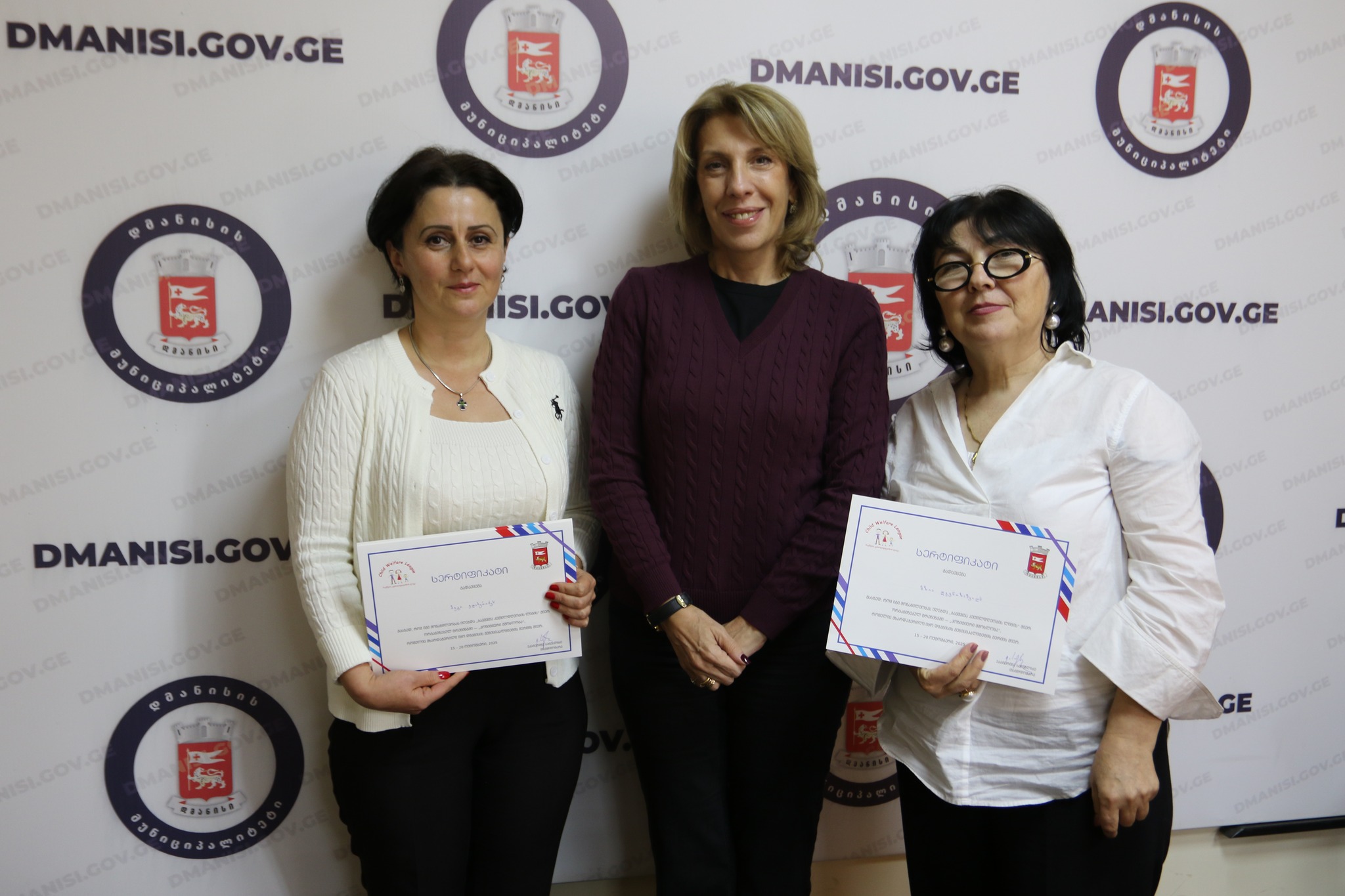 დმანისის მუნიციპალიტეტის მერიის მხარდაჭერით და ორგანიზაცია „ბავშვთა კეთილდღეობის ლიგის“ ორგანიზებით, 5-დღიანი ტრენინგი თემაზე, „პოზიტიური მშობლობა“ გაიმართა.