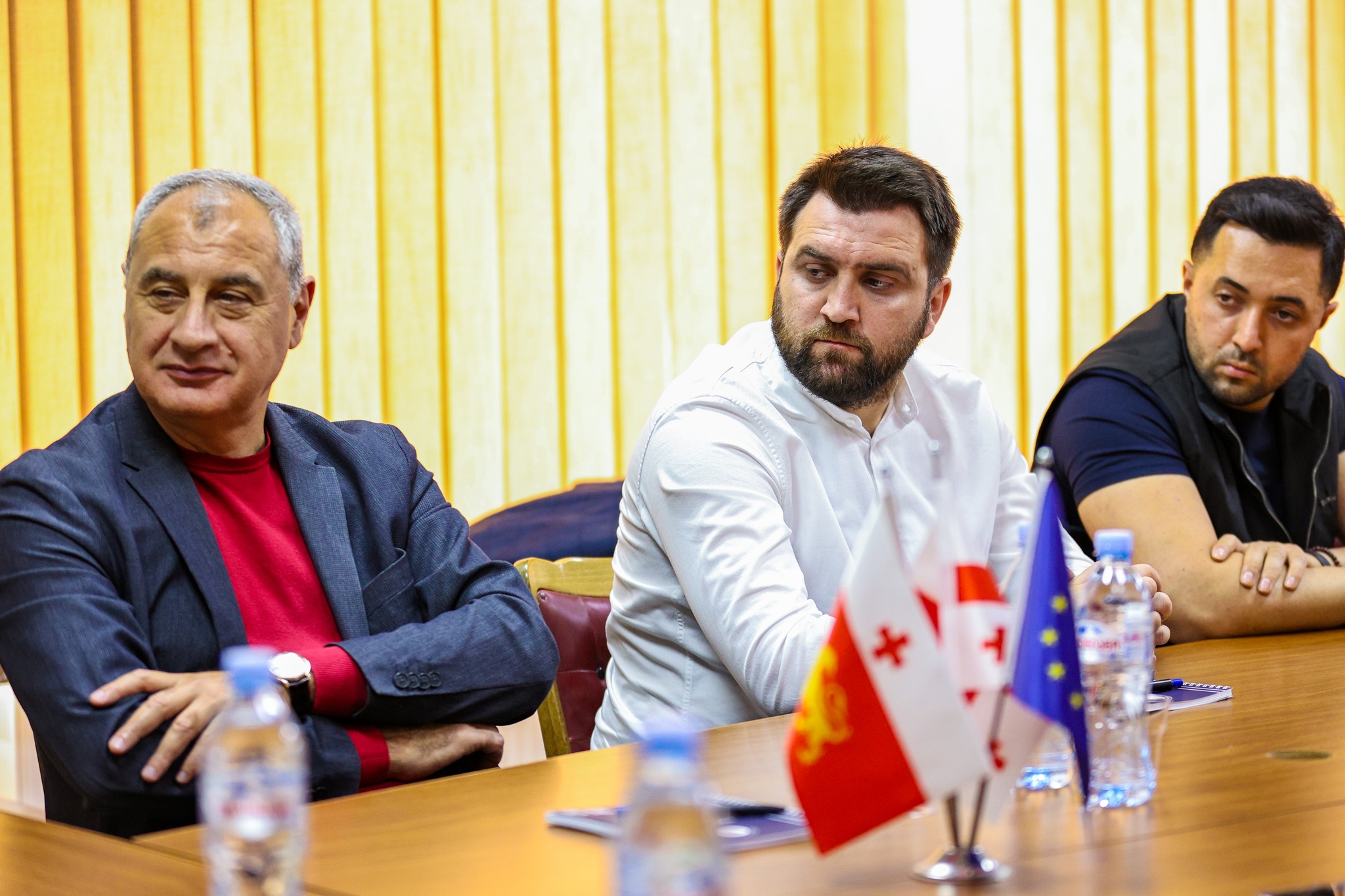 ქვემო ქართლში სახელმწიფო რწმუნებული ლევან ხარაბაძე, დმანისის მუნიციპალიტეტის მერიაში,  ადგილობრივი თვითმმართველობის წარმომადგენლებს შეხვდა.