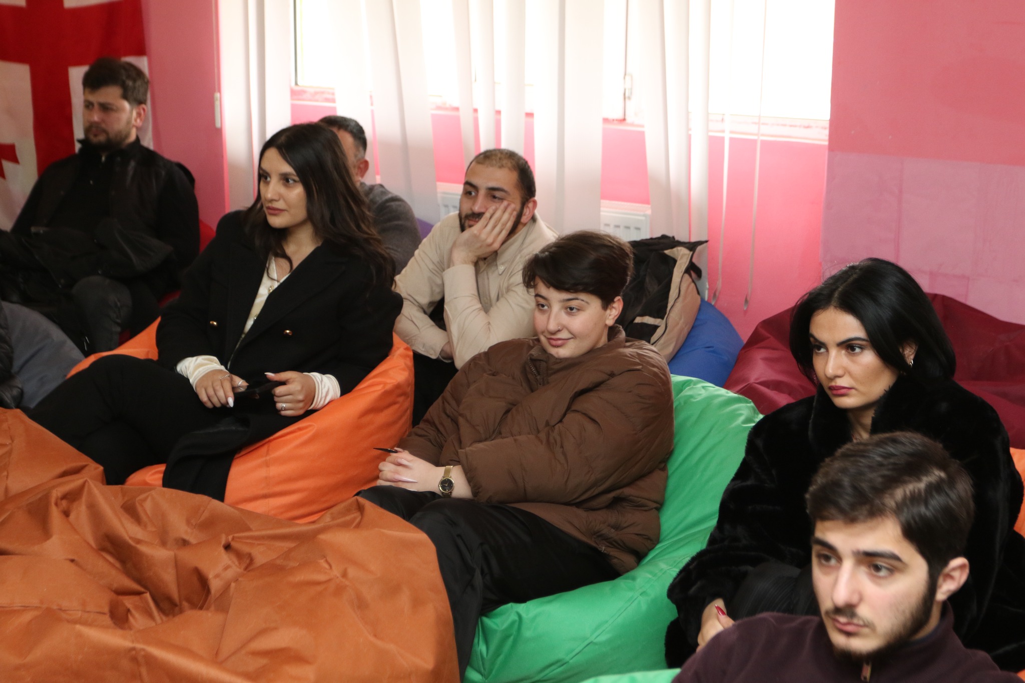 დმანისის მუნიციპალიტეტის მერი, კობა მურადაშვილი, პირველ მოადგილესთან კახა პეტრიაშვილთან და საკრებულოს თავმჯდომარესთან, პაატა ყულიაშვილთან ერთად, დმანისის ახალგაზრდულ სივრცეში, ახალგაზრდული სათათბიროს 2023 წლის ანგარიშის წარდგენას დაესწრო, სადაც დმანისელი