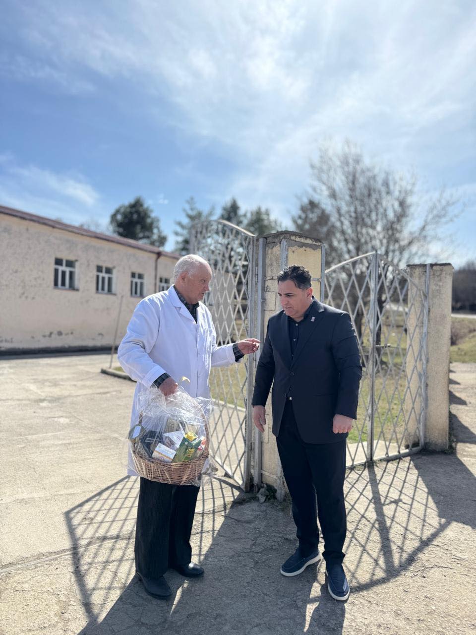 ადგილობრივი ხელისუფლების წარმომადგენლები დმანისის მუნიციპალიტეტში მცხოვრებ, სოციალურად დაუცველ 150 აზერბაიჯანელ მოქალაქეს ესტუმრნენ და პირადად მიულოცეს ნოვრუზ ბაირამის დღესასწაული.