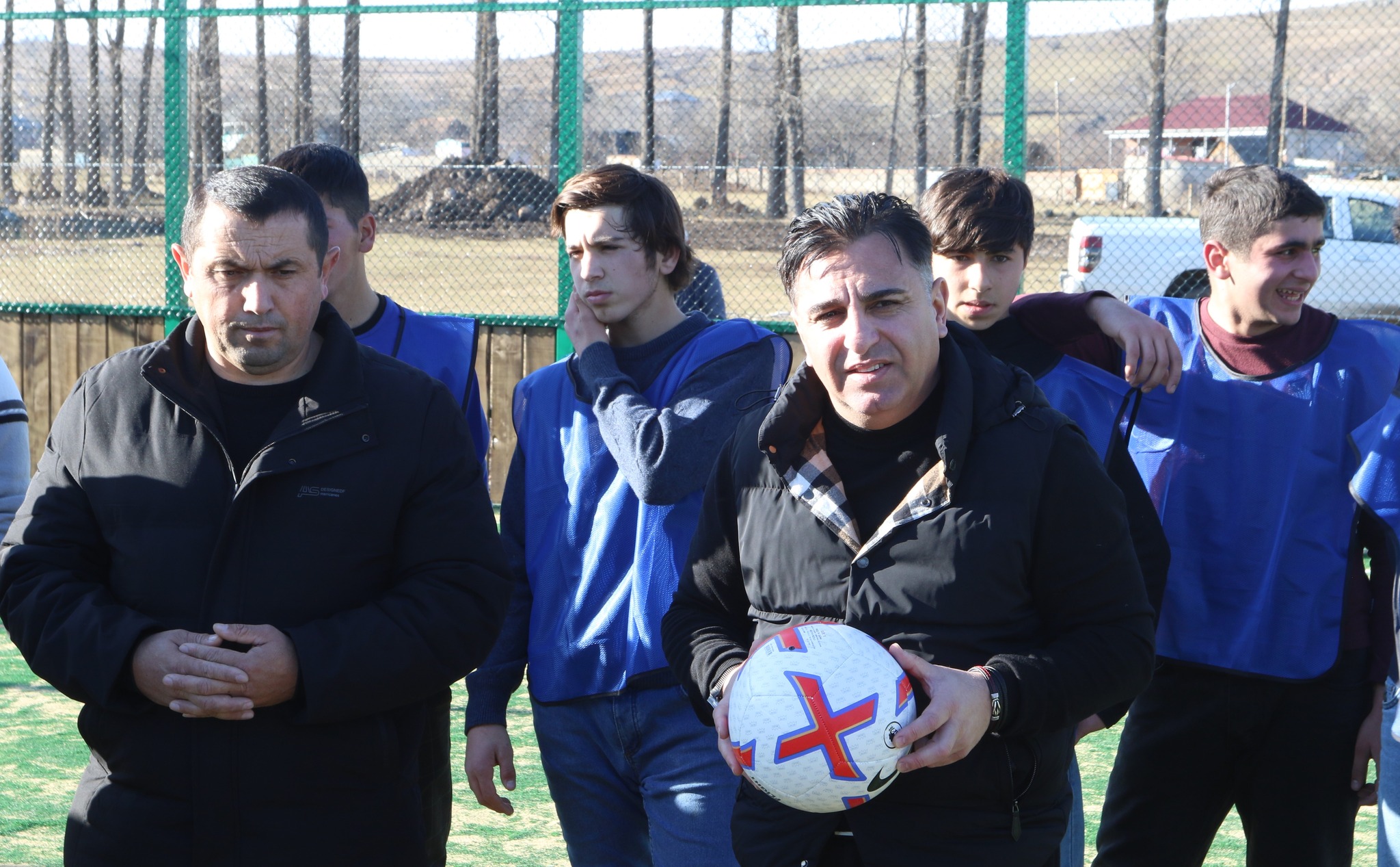 დმანისის მუნიციპალიტეტის მერმა, კობა მურადაშვილმა, მოადგილეებთან და საკრებულოს თავმჯდომარესთან ერთად სოფელ ზემო ოროზმანში ახალი სპორტული მოედანი გახნა.