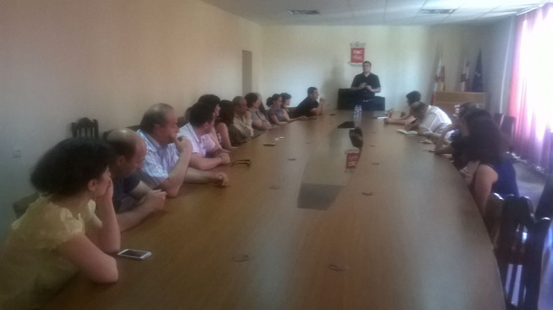 საქართველოს განათლებისა და მეცნიერების სამინისტროს სსიპ ზურაბ ჟვანიას სახელობის სახელმწიფო ადმინისტრირების სკოლის რეგიონული სასწავლო ცენტრების კოორდინატორის მერაბ გოგონაძის სამუშაო შეხვედრა დმანისის მუნიციპალიტეტის თანამშრომლებსა და სკოლის კურსდამთავრებულ