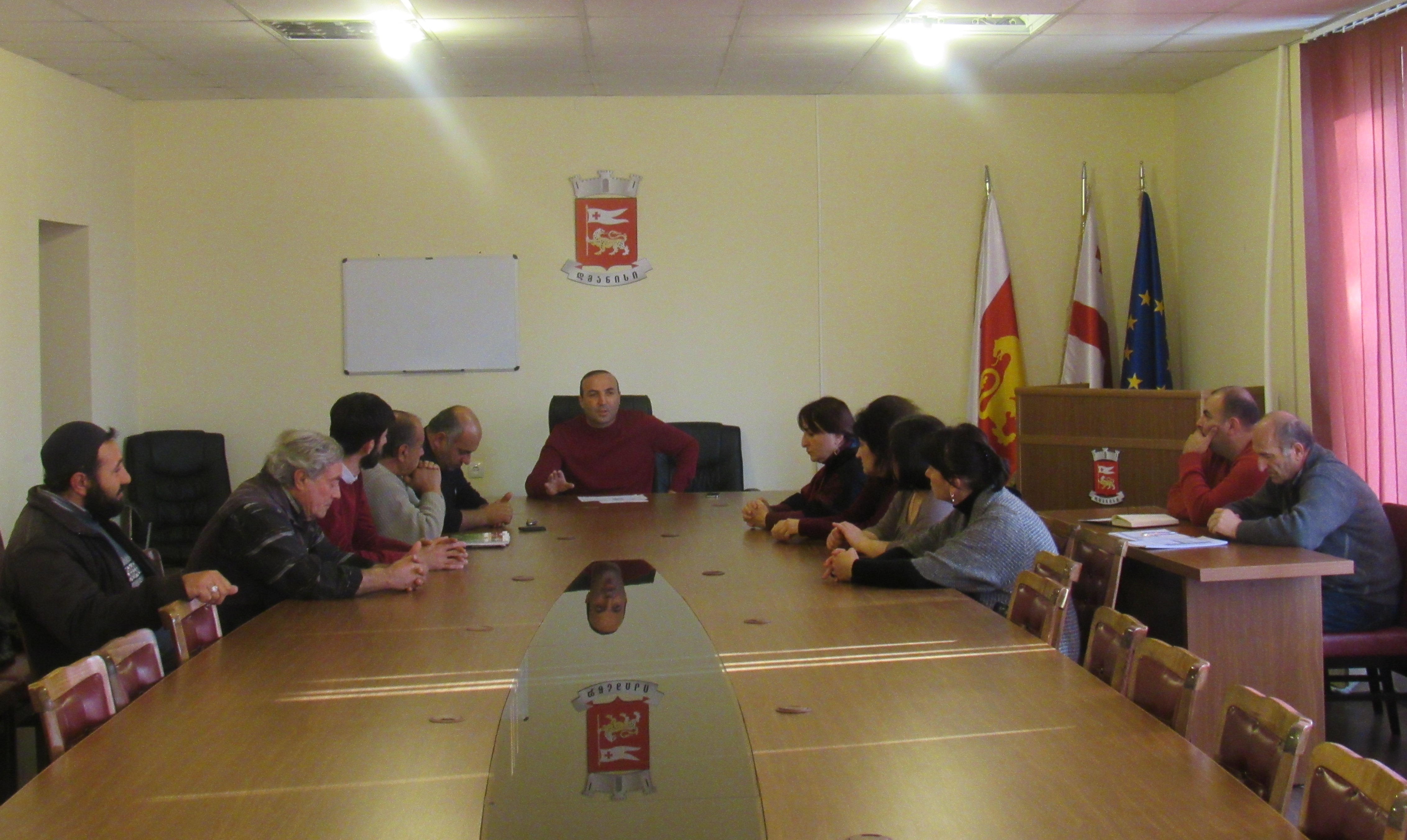 დმანისის მუნიციპალიტეტის გამგეობის საკონფერენციო დარბაზში გამგებლის სათათბირო ორგანოს - მრჩეველთა სამოქალაქო საბჭოს სხდომა გაიმართა