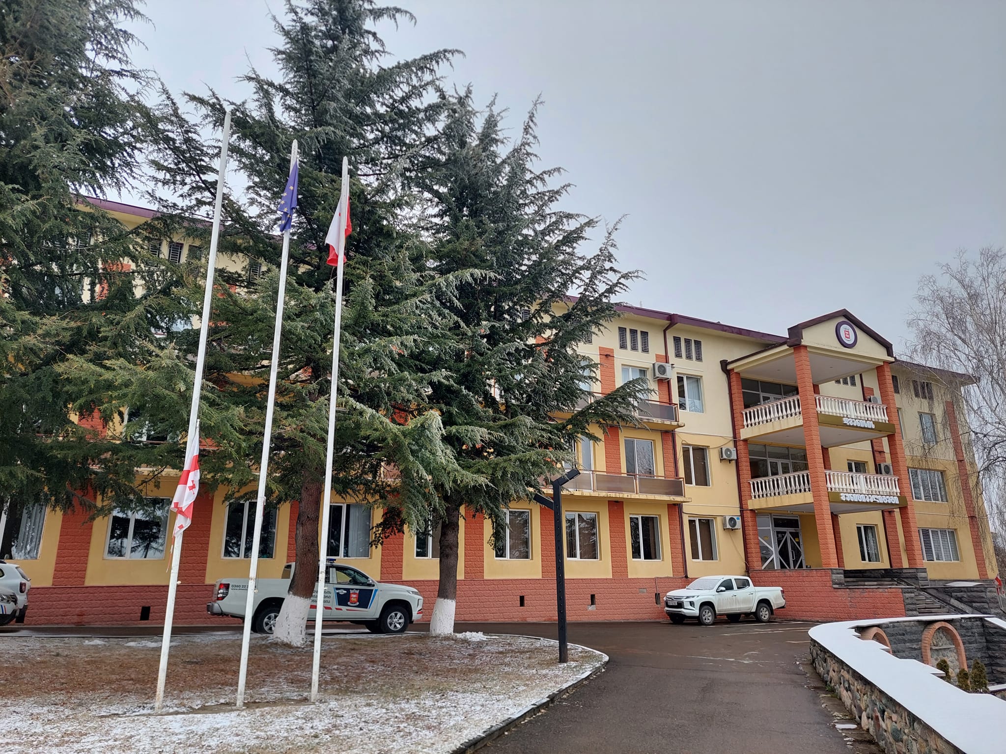 საბჭოთა ოკუპაციის დღესთან დაკავშირებით, დმანისის მუნიციპალიტეტში სახელმწიფო დროშები დაეშვა.