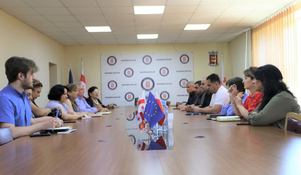 Dmanisi bələdiyyəsinin meri Koba Muradaşvili və şəhər şurasının sədri Paata Kuliaşvili Xalq Müdafiəçisi Ofisi yanında Etnik Azlıqlar Şurasının nümayəndələri ilə işgüzar görüş keçiriblər.