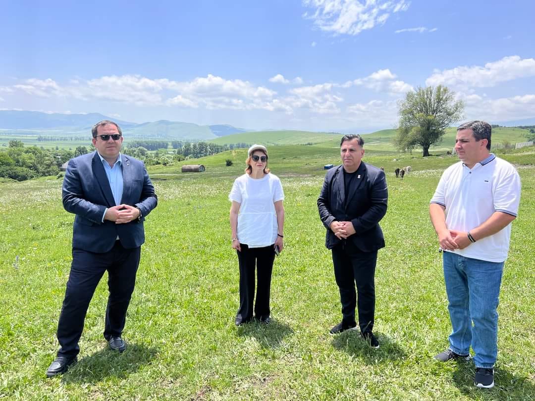 გარემოს დაცვისა და სოფლის მეურნეობის მინისტრის მოადგილე თენგიზ ნასარიძე, დმანისის მერ კობა მურადაშვილთან ერთად, დმანისის მუნიციპალიტეტში, გაუდაბნოებასთან ბრძოლის საერთაშორისო დღის აღნიშვნის ფარგლებში გამართულ ღონისძიებას დაესწრო.