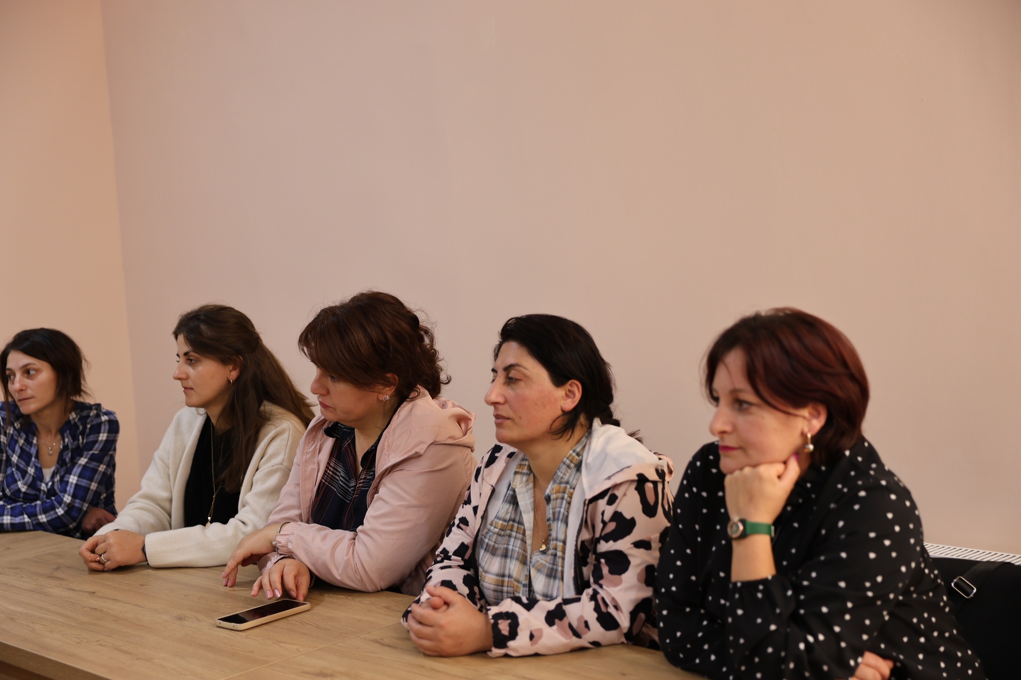 დმანისის მუნიციპალიტეტის მერი, კობა მურადაშვილი, სოციალური სამსახურის ხელმძღვანელთან, მეგი ედიბერიძესთან ერთად მუნიციპალიტეტში მოქმედ ა(ა)იპ-ების და ორგანიზაციების წარმომადგენლებს შეხვდა.