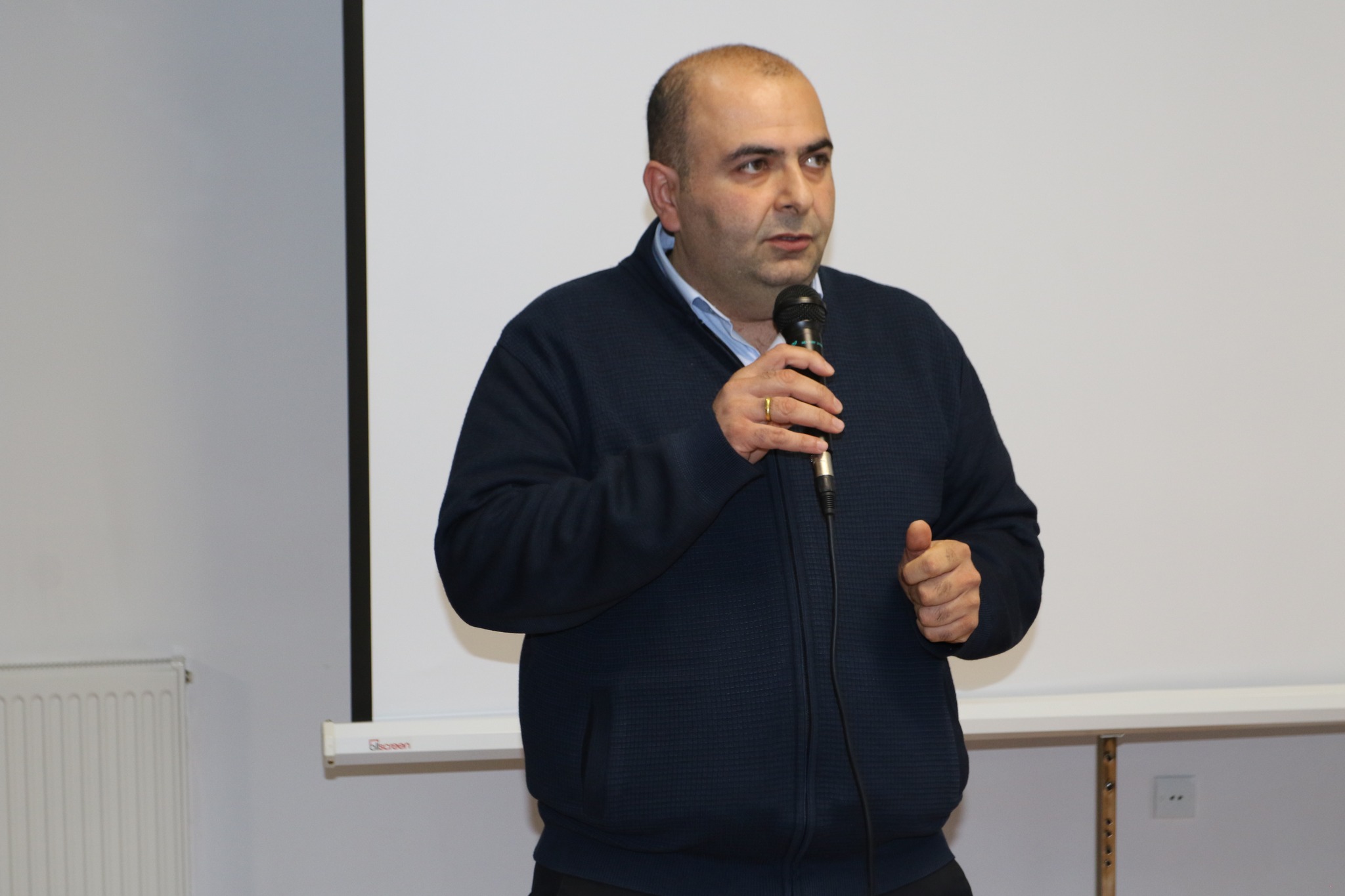 დმანისის მუნიციპალიტეტის ორგანიზებით სამოქალაქო საზოგადოებასთან საჯარო კონსულტაცია გაიმართა, სადაც მიუსაფარი ცხოველების მართვის პოლიტიკა განიხილეს.