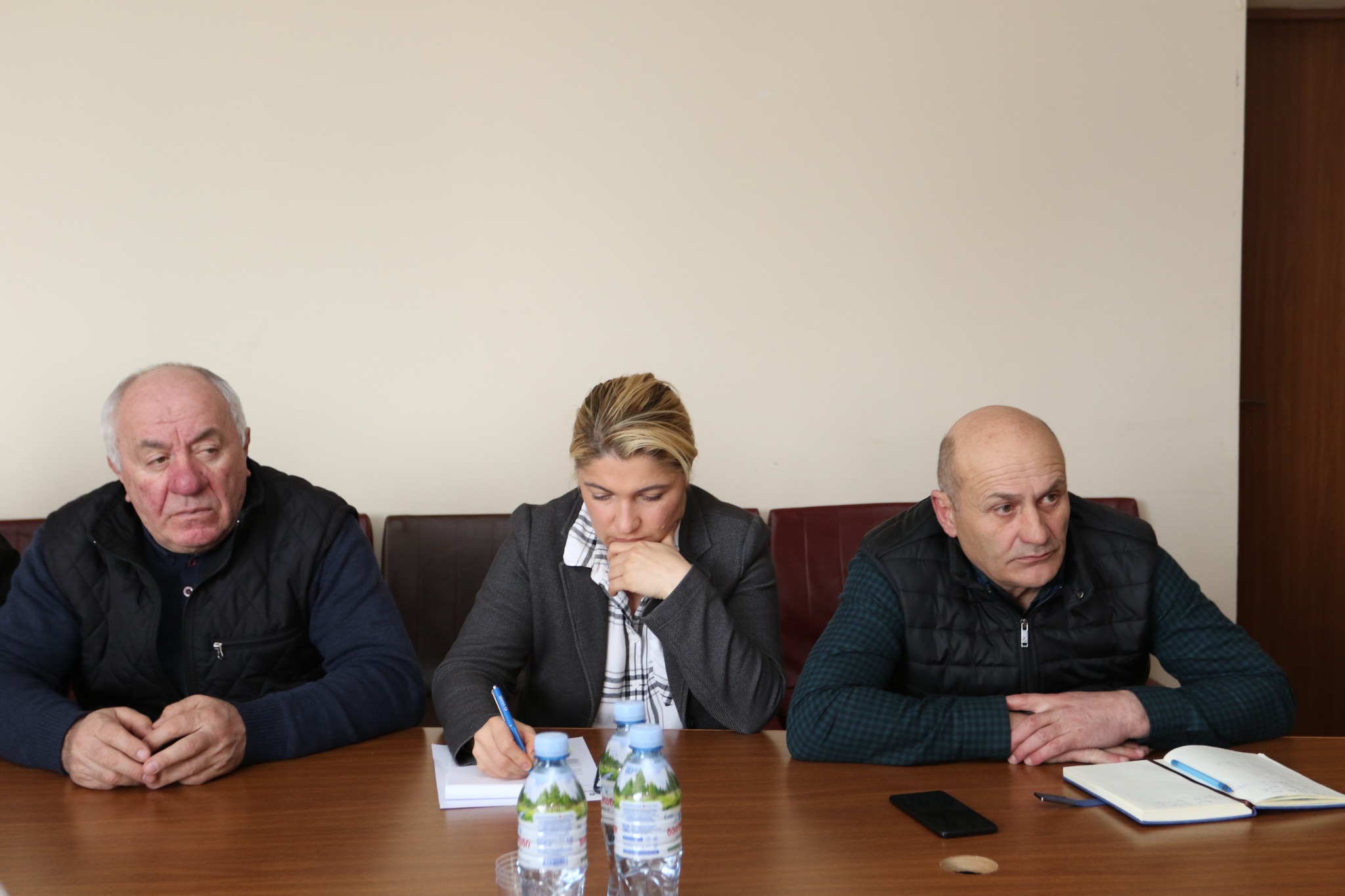 იუსტიციის სამინისტროს სსიპ საჯარო რეესტრის ეროვნული სააგენტოს წარმომადგენლებმა დმანისში საინფორმაციო შეხვედრა გამართეს და მუნიციპალიტეტის მერს კობა მურადაშვილს, მერის მოადგილეს თემური ზურაბიშვილს და მერის წარმომადგენლებს მიწის სისტემური რეგისტრაციის მიმდი