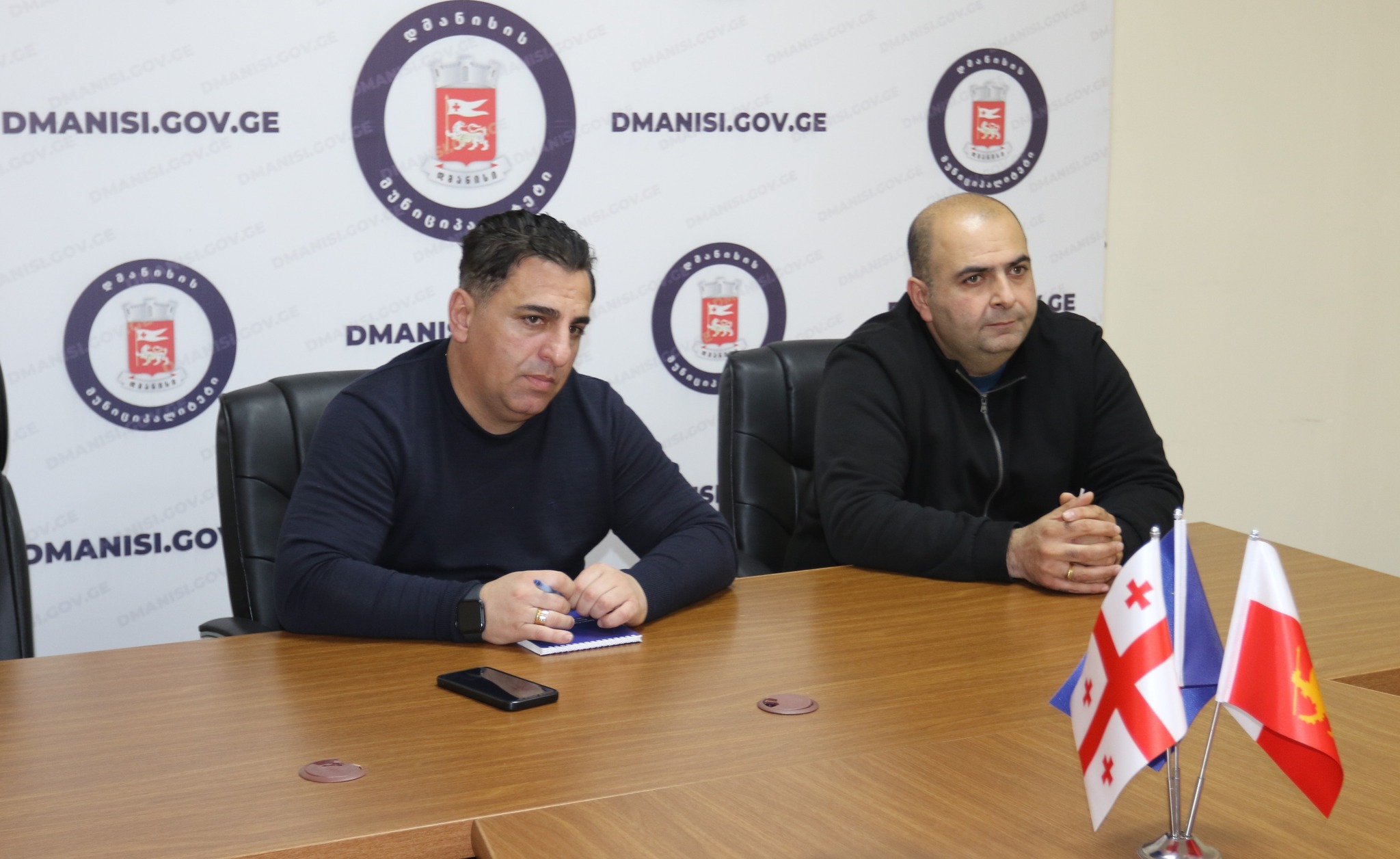 Dmanisi Bələdiyyəsinin meri Koba Muradaşvili və Şəhər Şurasının sədri Paata Kuliaşvili məktəblilərlə görüş keçiriblər.