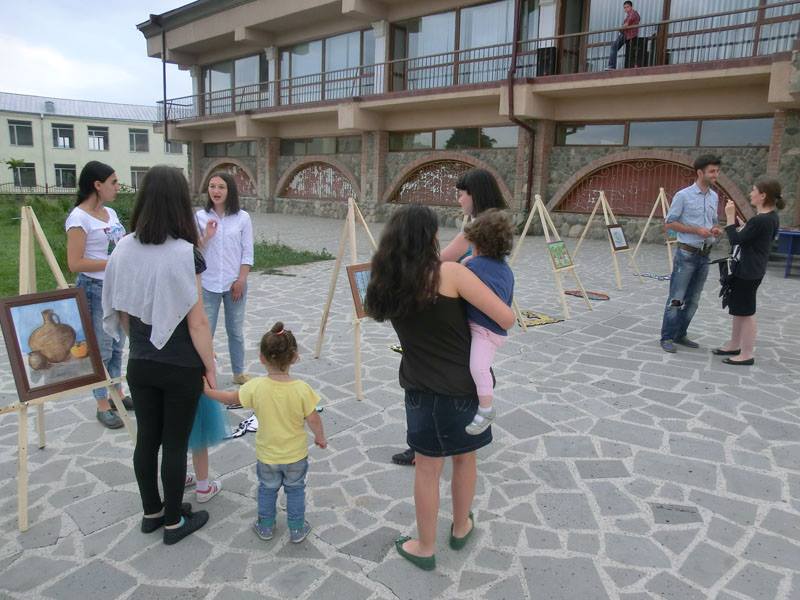 ნახატებისა და ხელნაკეთი ნივთების გამოფენა დმანისში