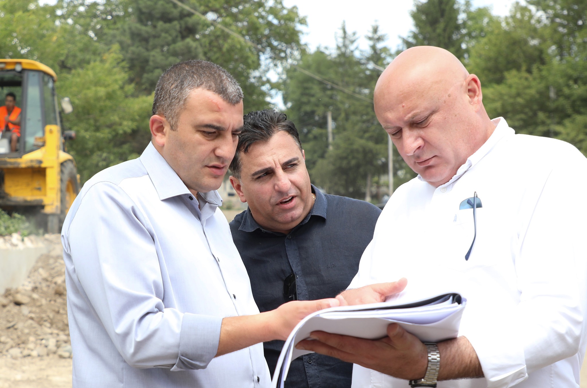 Dmanisi bələdiyyəsinin kəndlərinə giriş-çıxış yolu tam şəkildə yenidən bərpa olunmuşdur, Dmanisi şəhərinin Kostava küçəsinin abadlaşdırılması işləri aktiv iş rejimindədir.